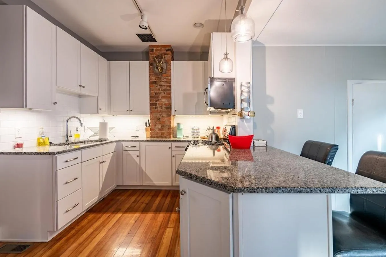 Historic Comfy German Village Haus Sleeps6Petsok Columbus ABD