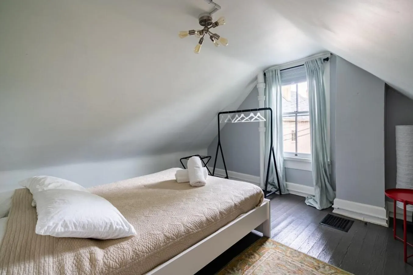 Historic Comfy German Village Haus Sleeps6Petsok Columbus ABD