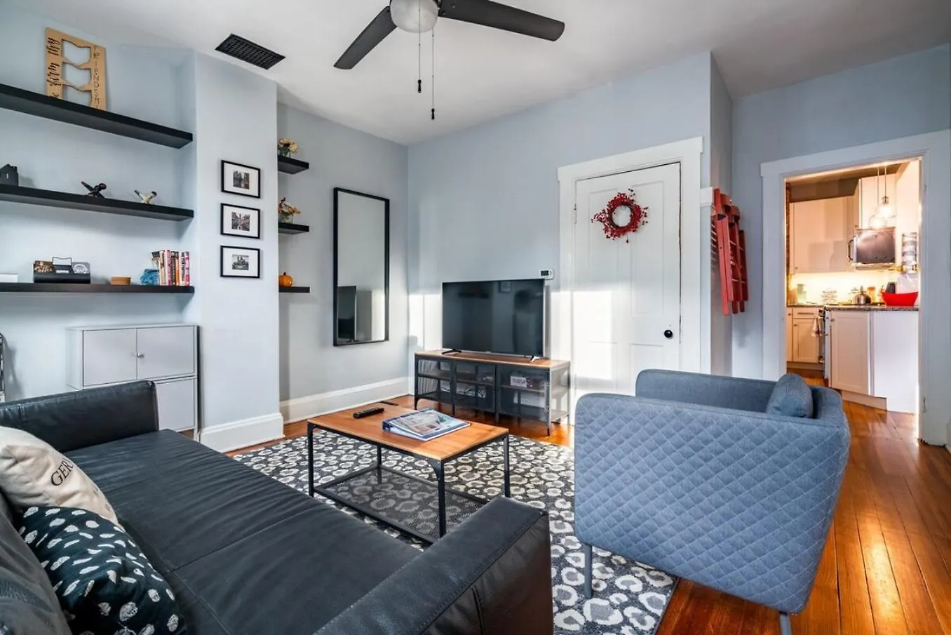 Historic Comfy German Village Haus Sleeps6Petsok Columbus ABD